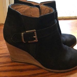 halogen Black suede wedge boots